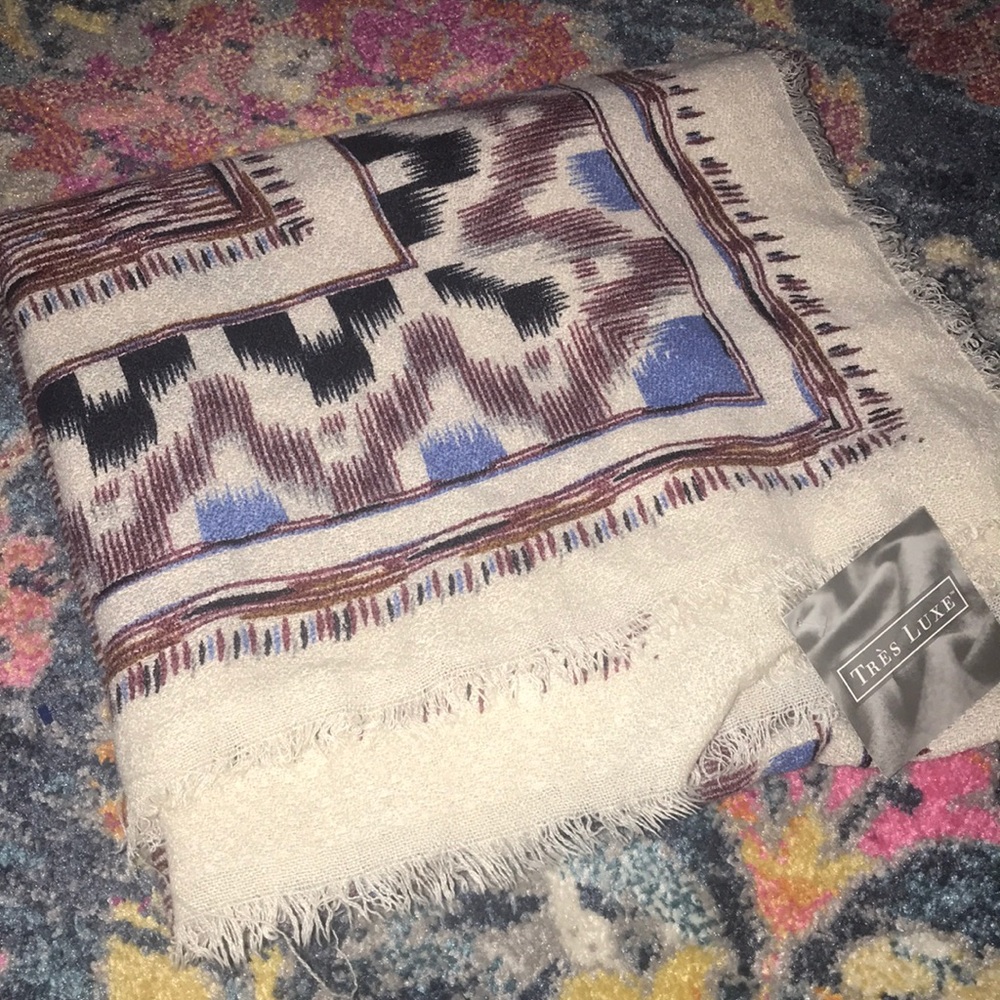 NWT Tres Luxe Navajo Print wrap